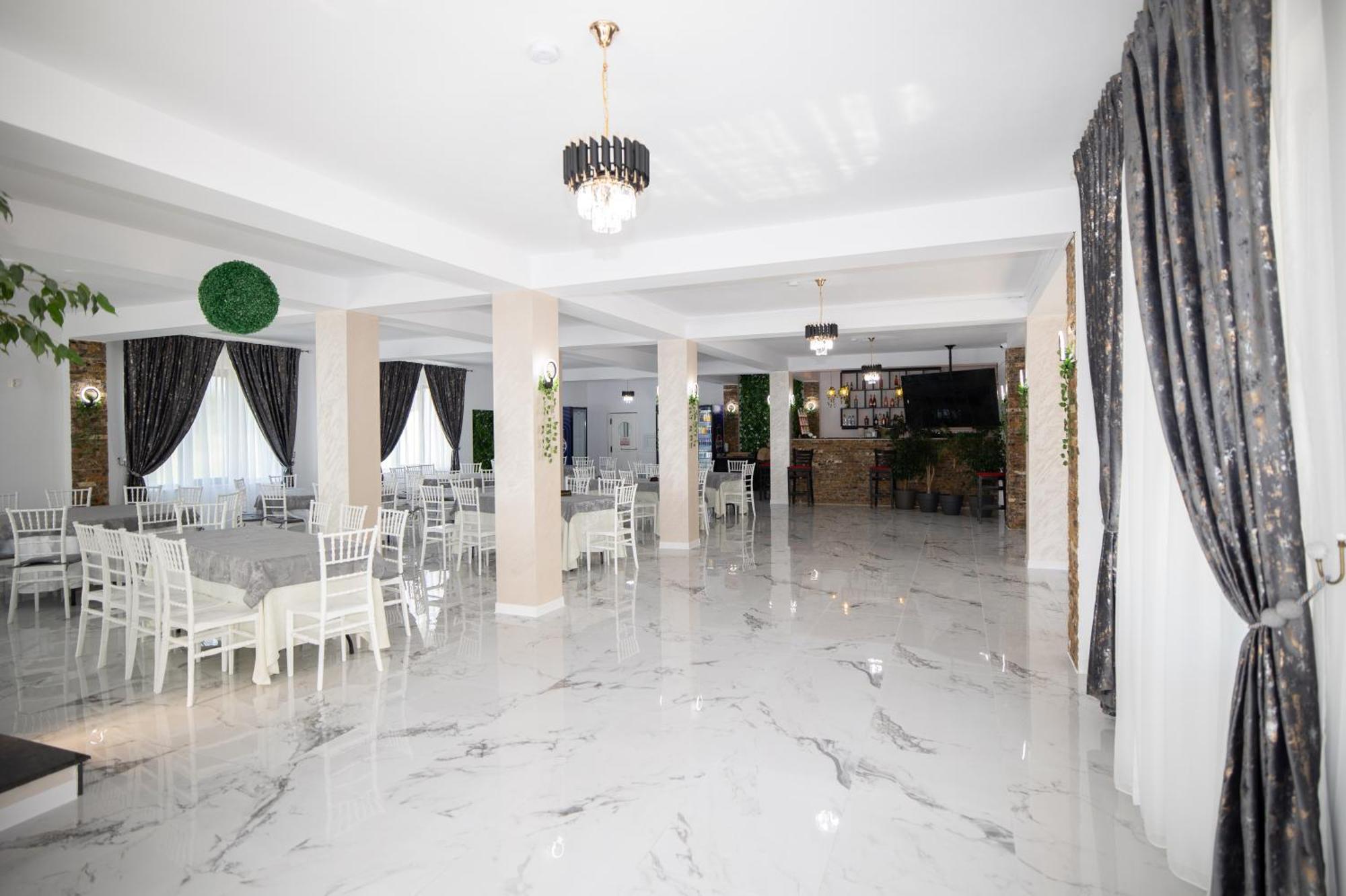 Rem Garden Otel Novaci-Străini Dış mekan fotoğraf