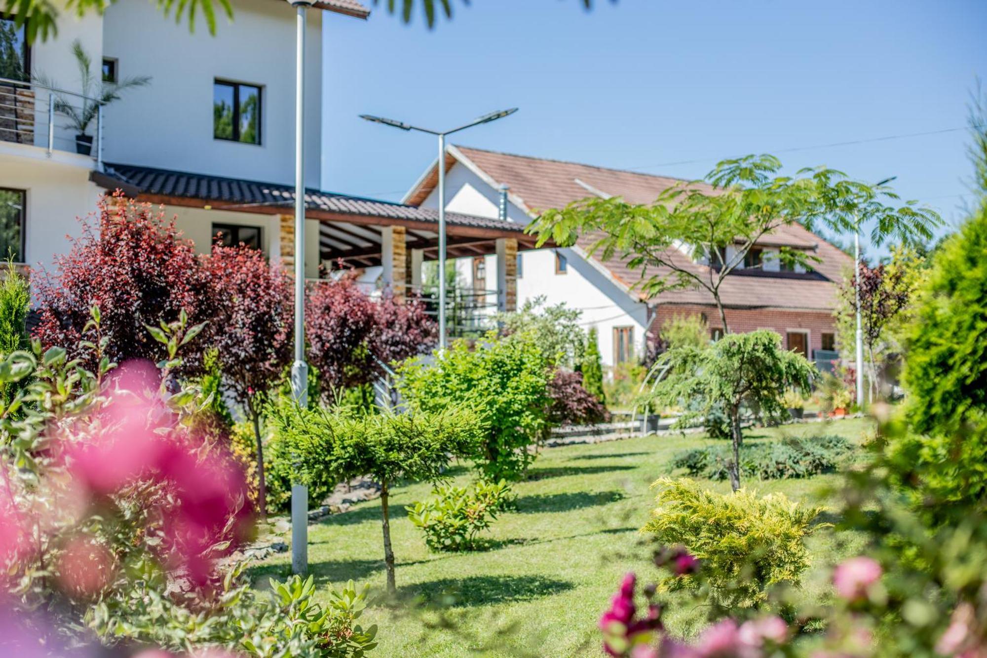 Rem Garden Otel Novaci-Străini Dış mekan fotoğraf