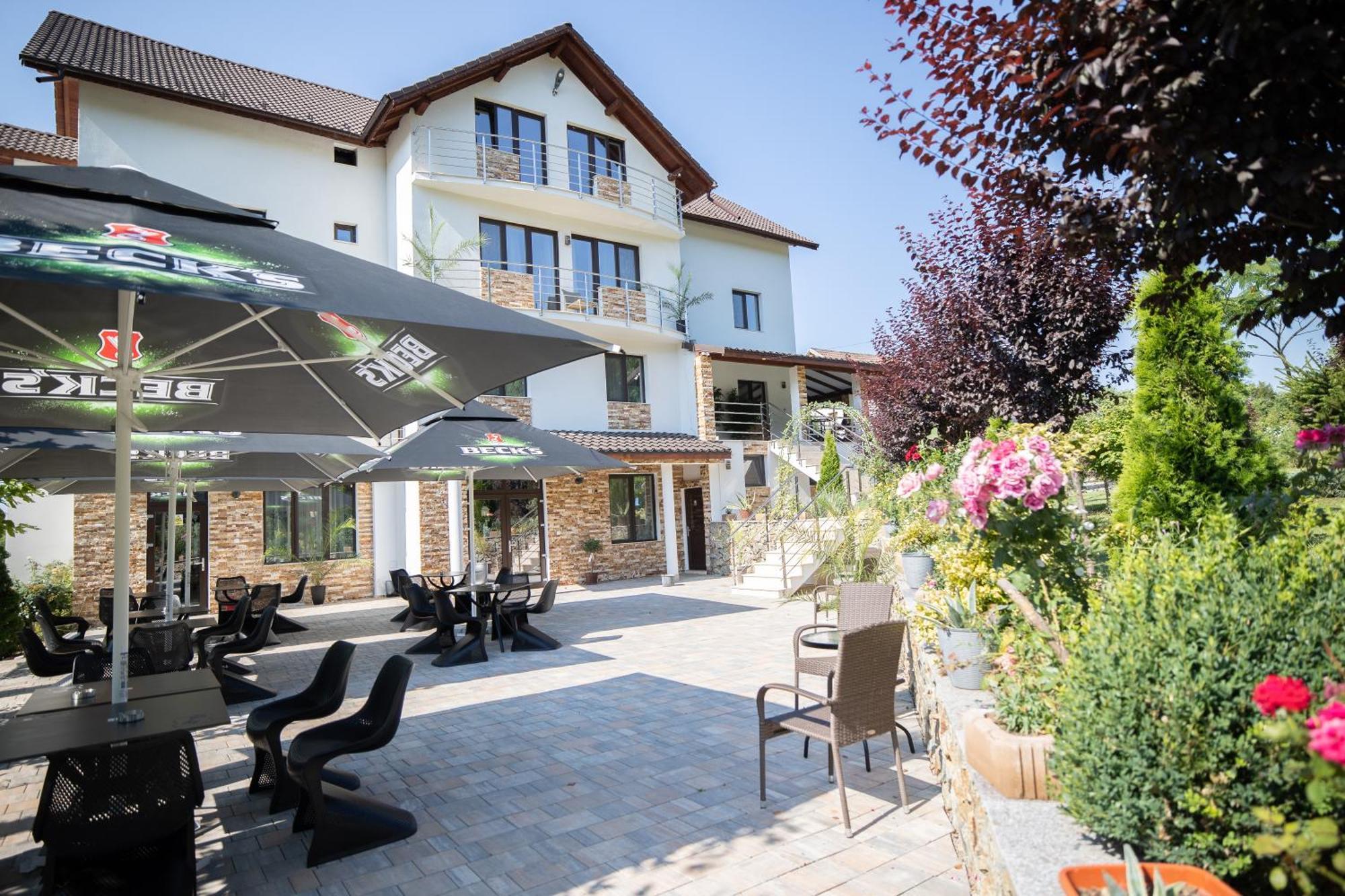 Rem Garden Otel Novaci-Străini Dış mekan fotoğraf