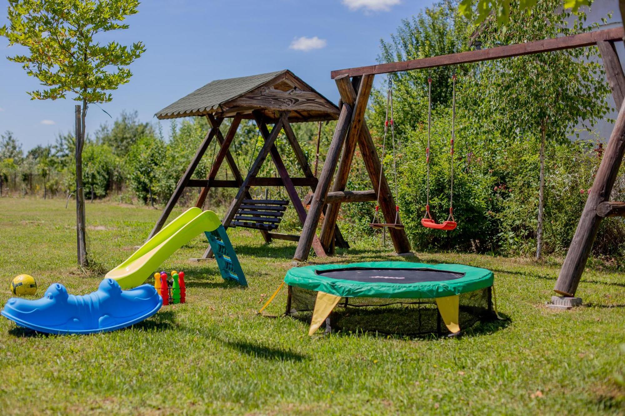 Rem Garden Otel Novaci-Străini Dış mekan fotoğraf