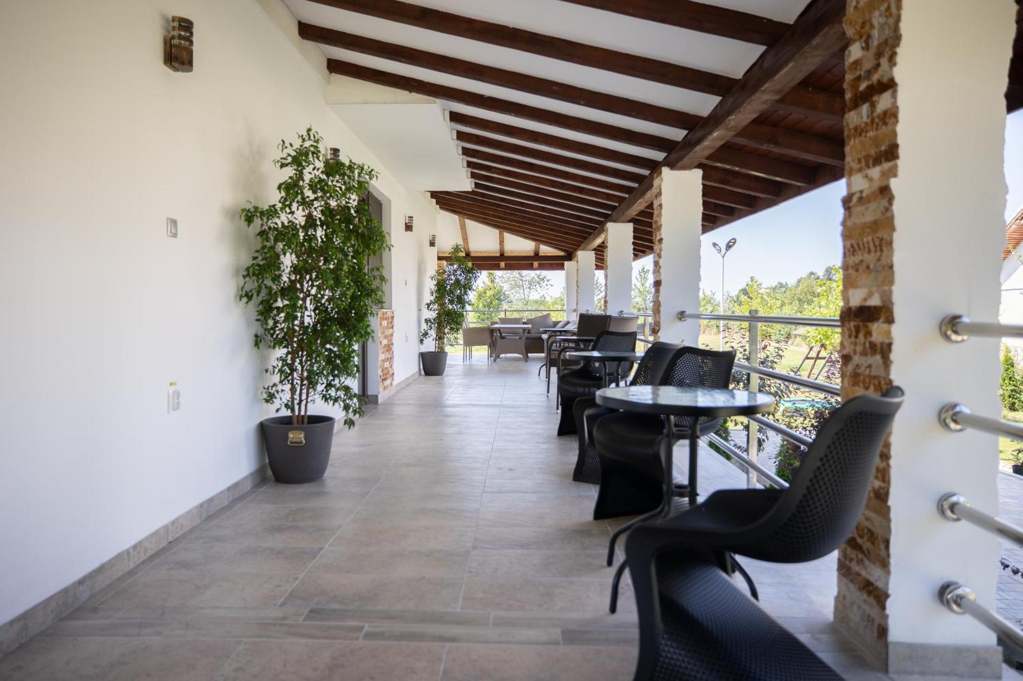 Rem Garden Otel Novaci-Străini Dış mekan fotoğraf