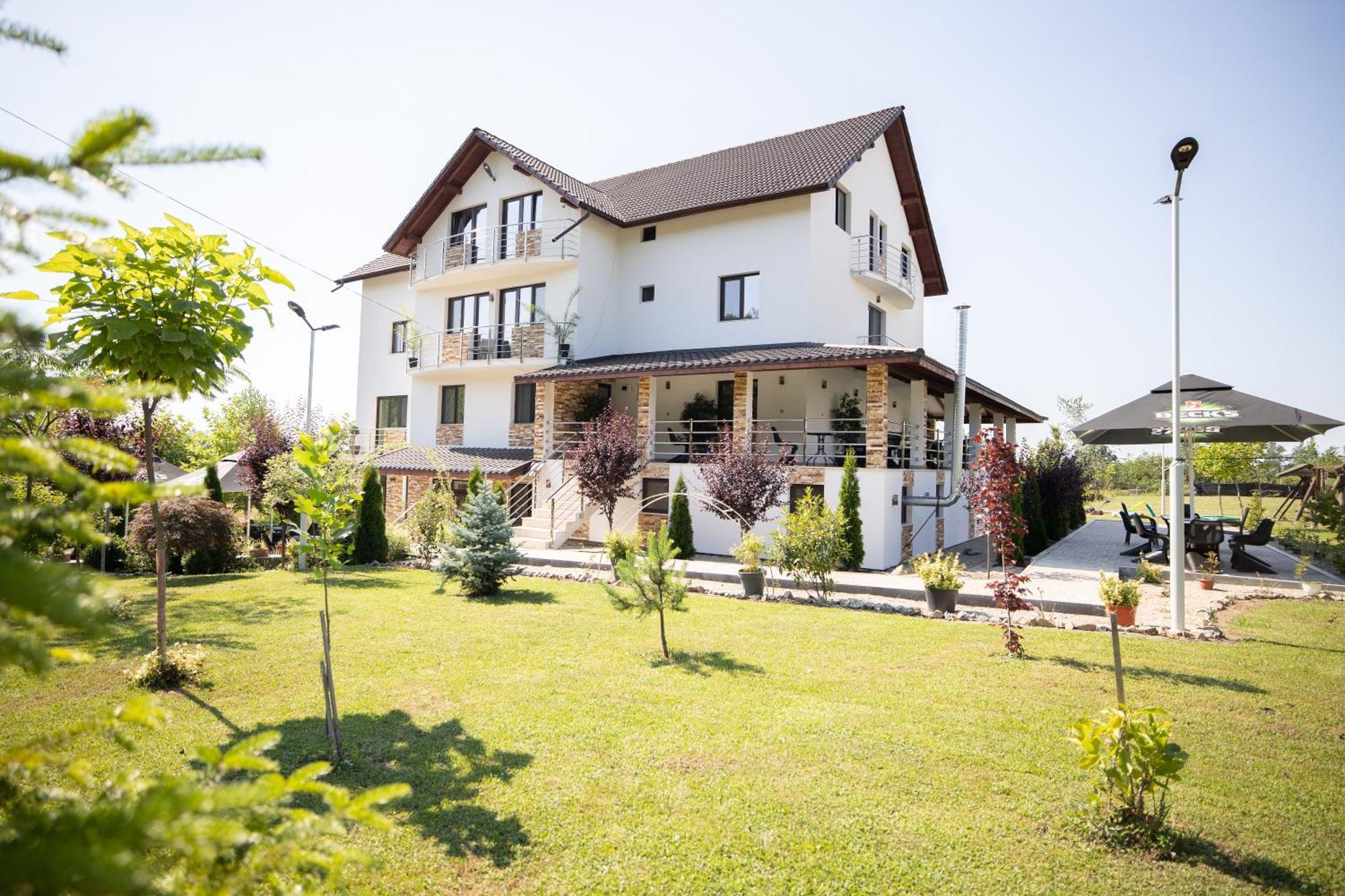 Rem Garden Otel Novaci-Străini Dış mekan fotoğraf
